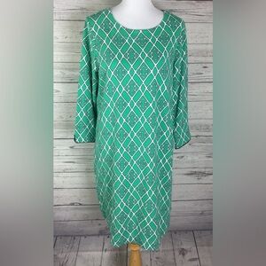 Crown & Ivy Women’s Green White Diamond Print Stretch Knit Shift Dress